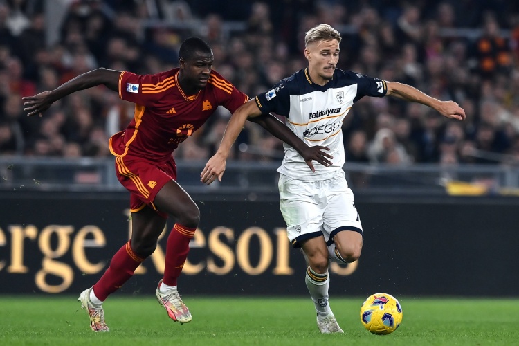Reporter: Tottenham Manchester United asked about Roma’s central defender Ndika’s transfer fee was about 40 million euros